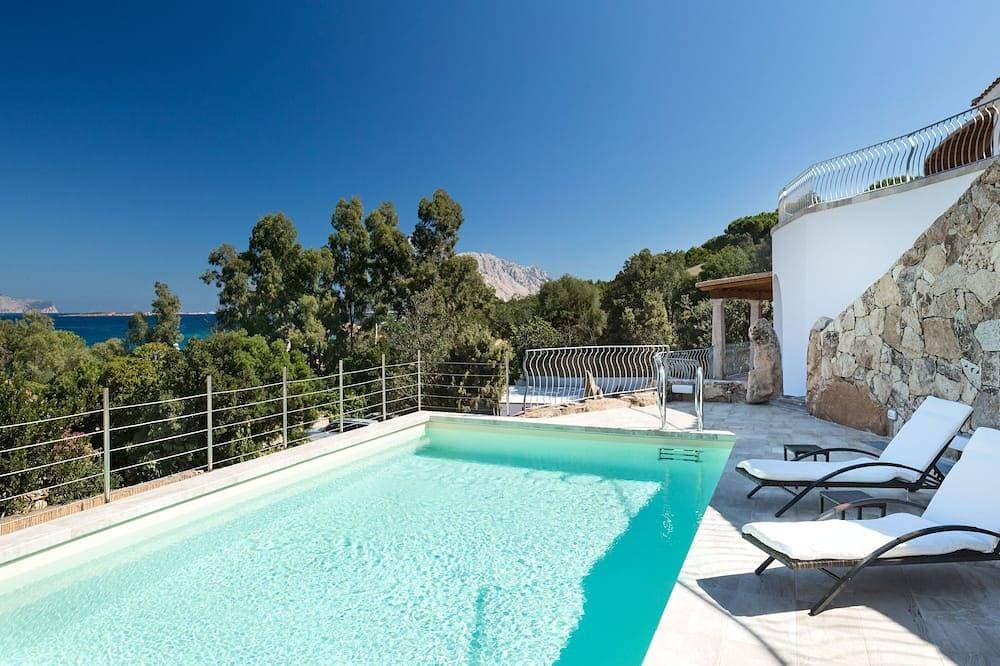 Foto 10 von 17: Villa Astrea Blu, Panoramaterrasse, privater Pool und zwei Schritte vom Strand entfernt
