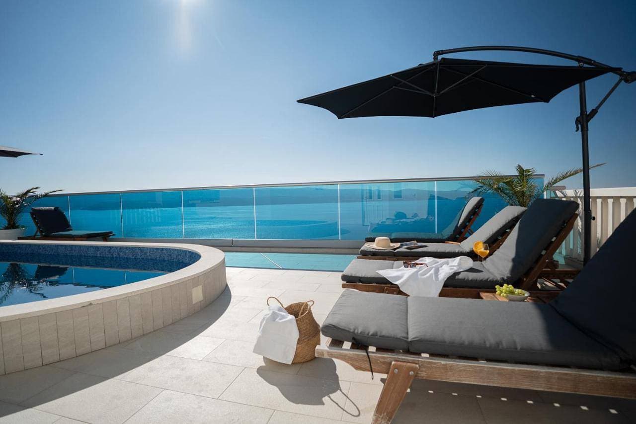 Sunny Hill Apartments with rooftop pool 1