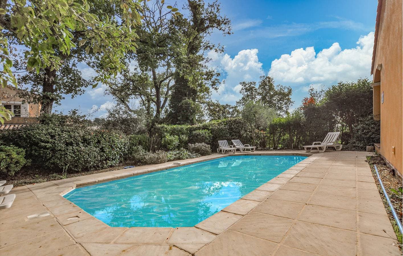 Foto 11 von 32: Callian Poolside Apartment mit AC & Parkplatz
