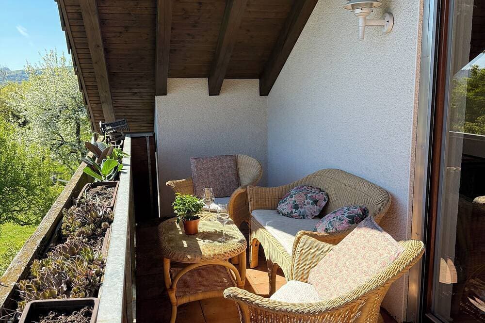 Foto 10 von 10: Schöne Gartenwohnung mit Blick auf die Hegauer Landschaft.