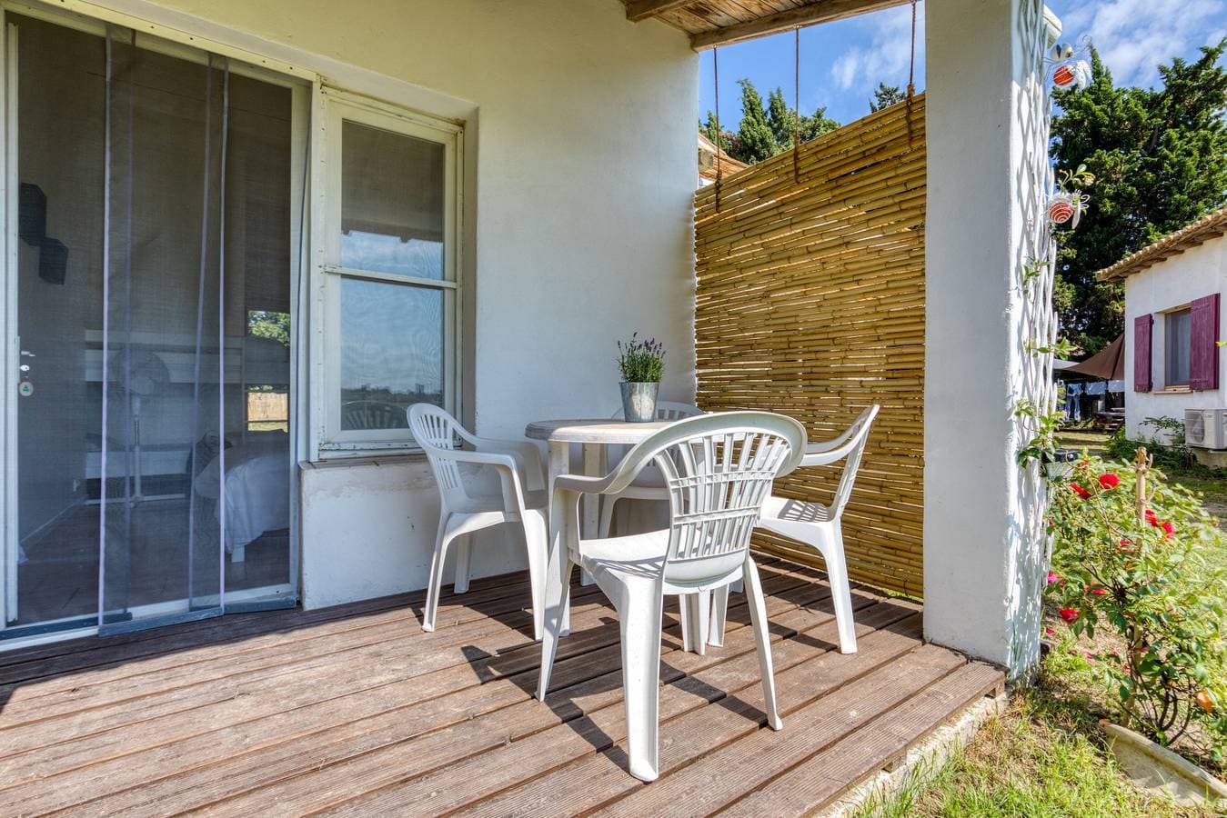 Foto 4 von 23: 'Mas Des Cypres - Mazet 4'  mit Privatterrasse, Gemeinschaftsgarten und WLAN