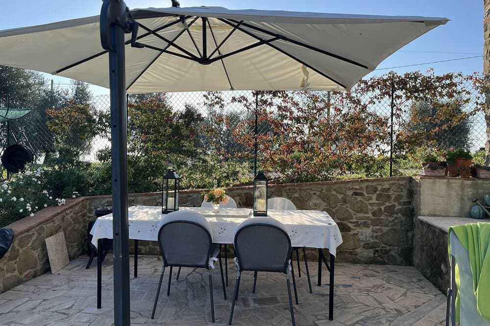Cosy private home in  Medieval Village, with large terrace, pool and garden 1