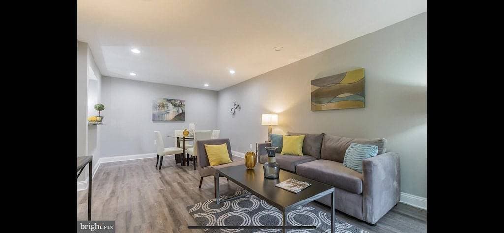 Foto 8 von 21: Schönes renoviertes 2-Zimmer/1-Bad Condo nahe Dc mit Pool