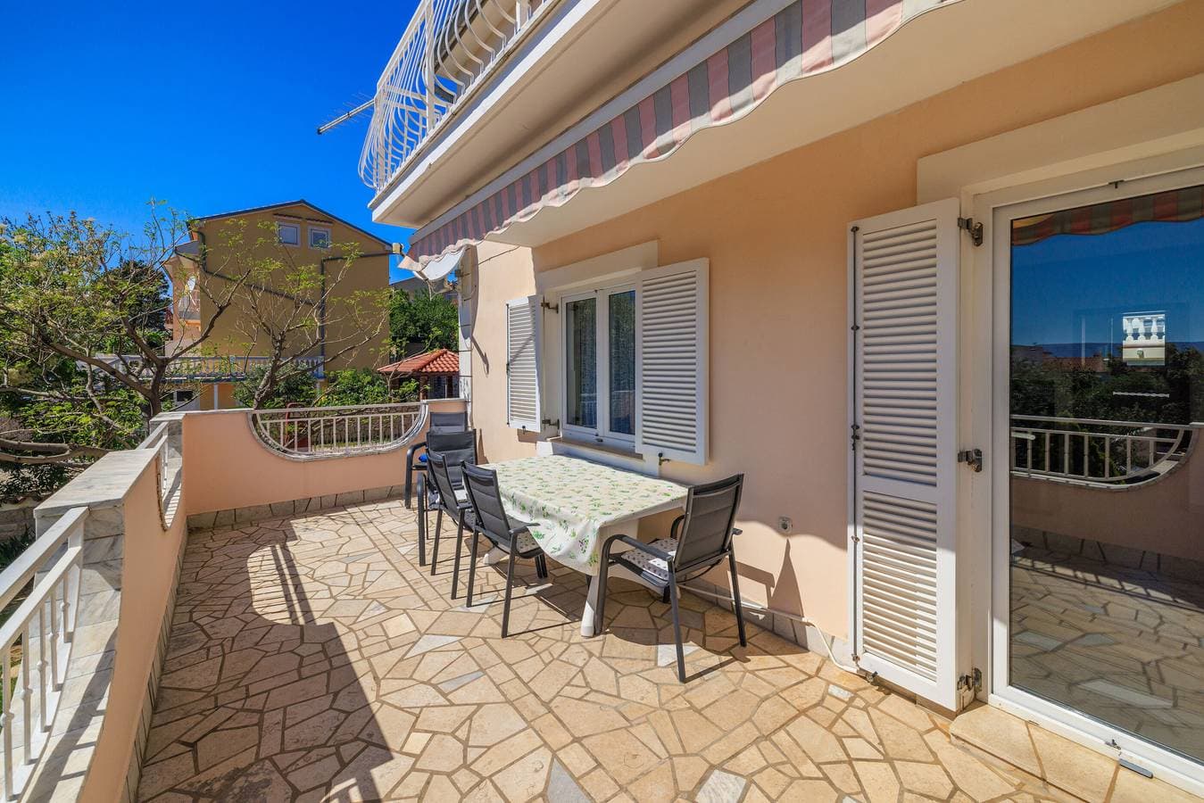 Apartments Villa Mala 1