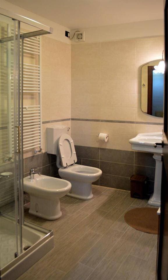 Foto 8 von 8: Triple Room with Private Bathroom