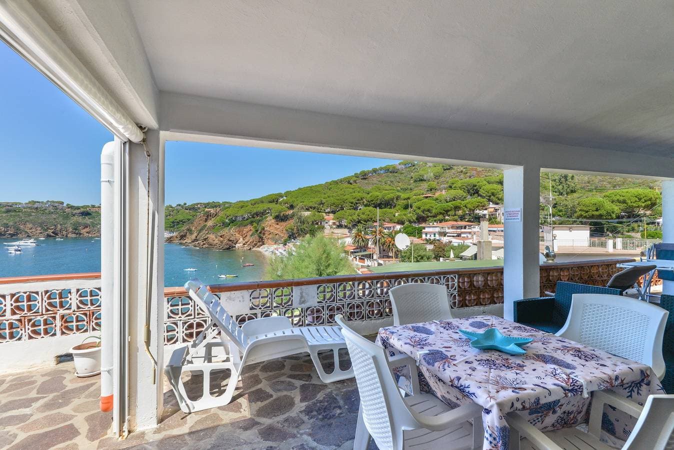 Foto 2 von 25: Ferienwohnung 'Villa Oda - Monolocale Sul Mare' mit Meerblick, WLAN und Klimaanlage