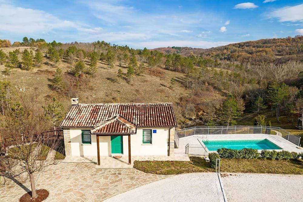 Foto 8 von 28: Lovely home in Trviz with swimming pool