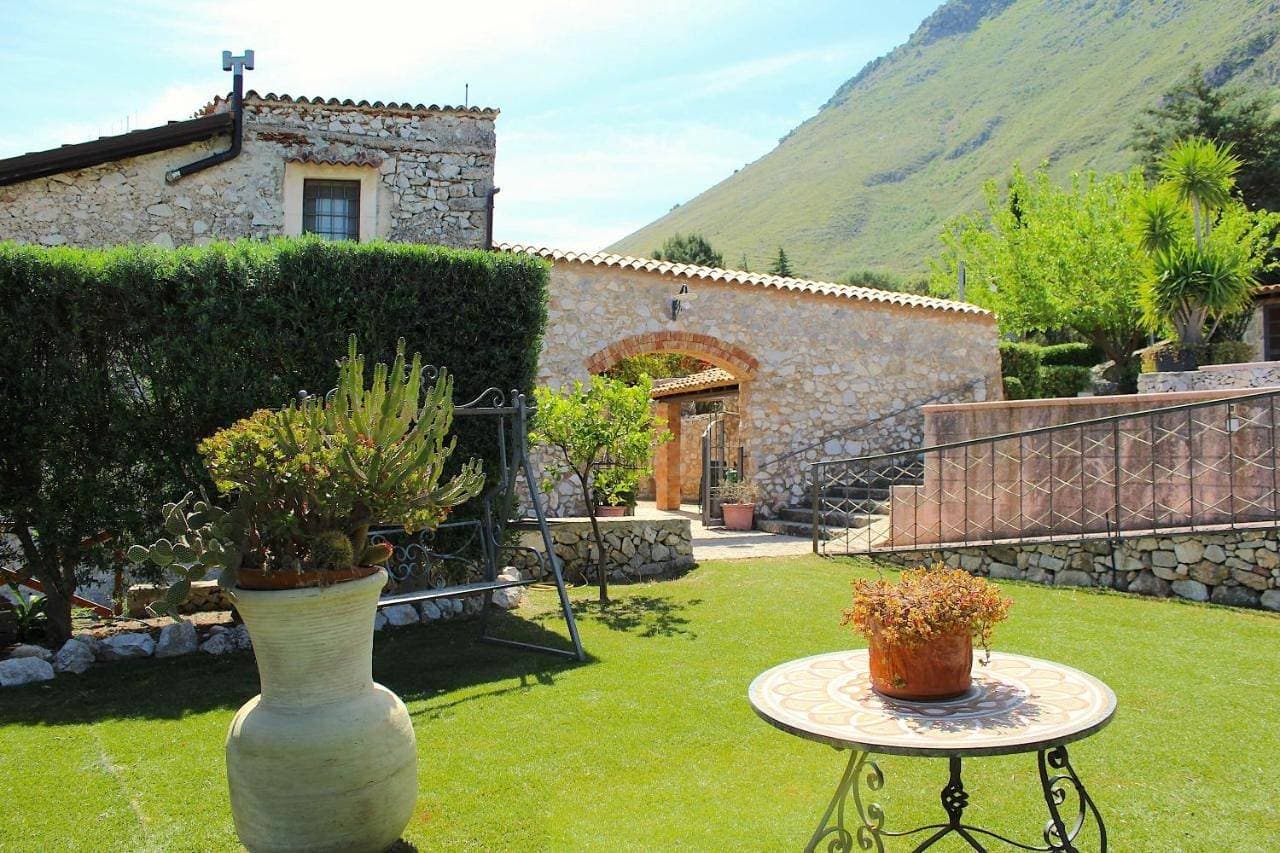 Foto 2 von 5: Villa with Private Pool