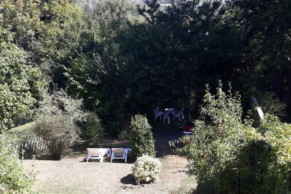 Foto 12 von 12: L'escale Arquaise, Das Haus mit einem Blumengarten