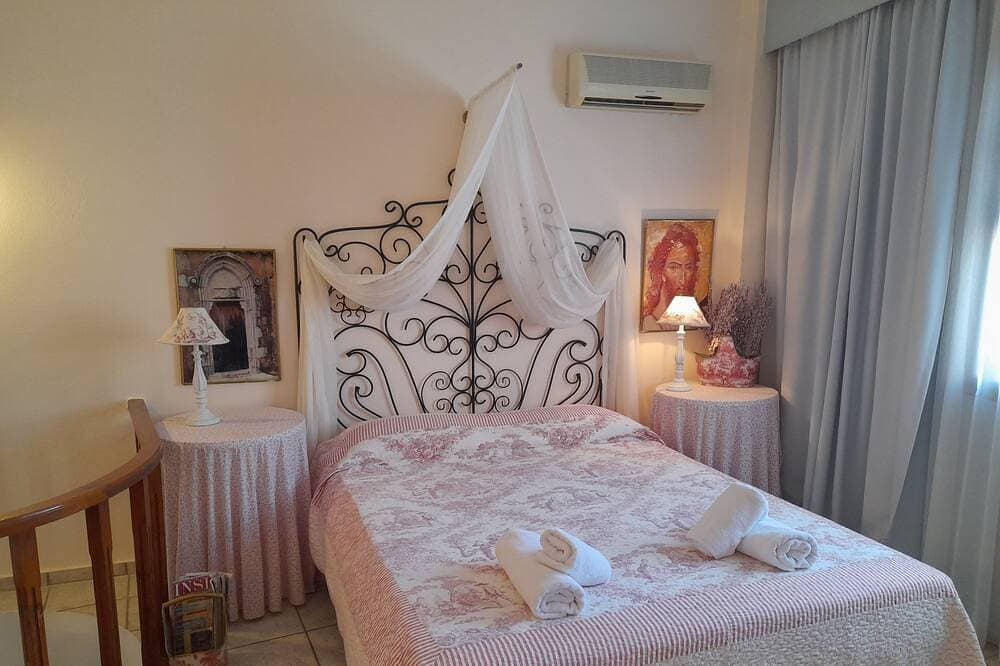 Foto 5 von 30: Farbige Rea Suite, Pool, Patio, Dachterrasse, in der Nähe von Rethymno