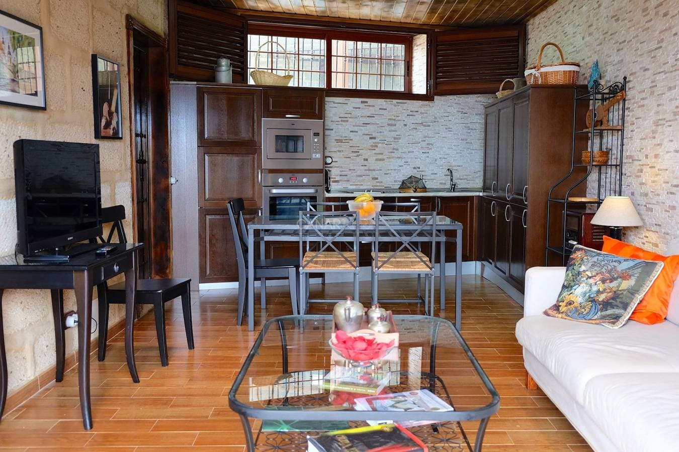 Foto 3 von 32: Charmantes Ferienhaus mit beheiztem Pool und eigenem Weinberg in Arico