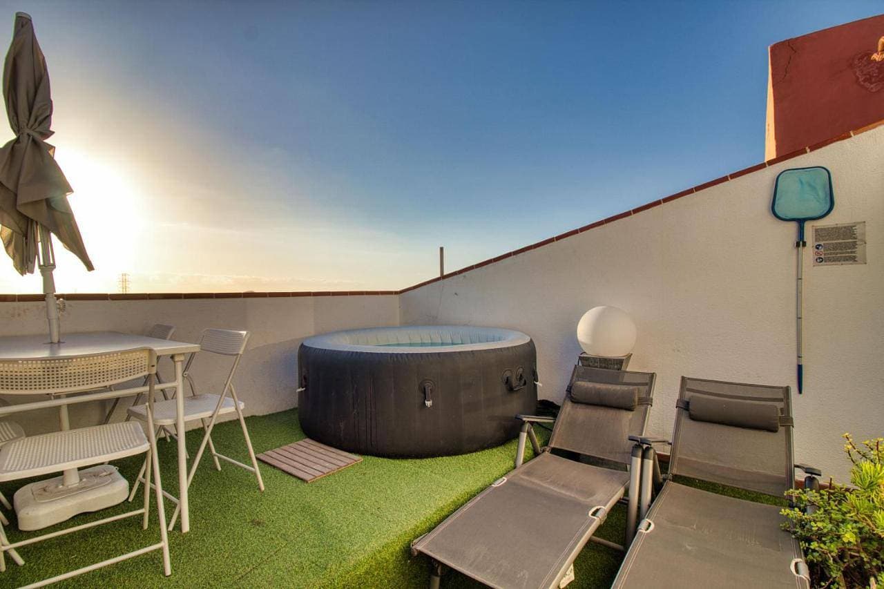 Foto 8 von 38: Four-Bedroom Apartment with Balcony
