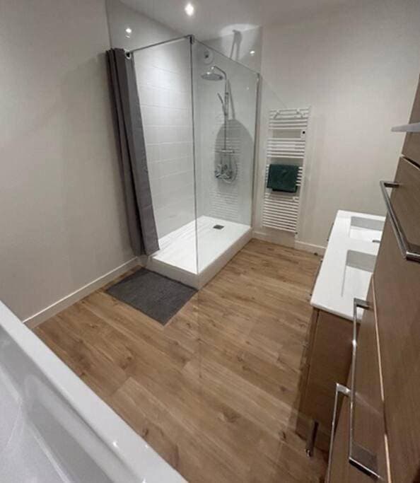 Foto 3 von 13: Three-Bedroom Apartment with Harbour View