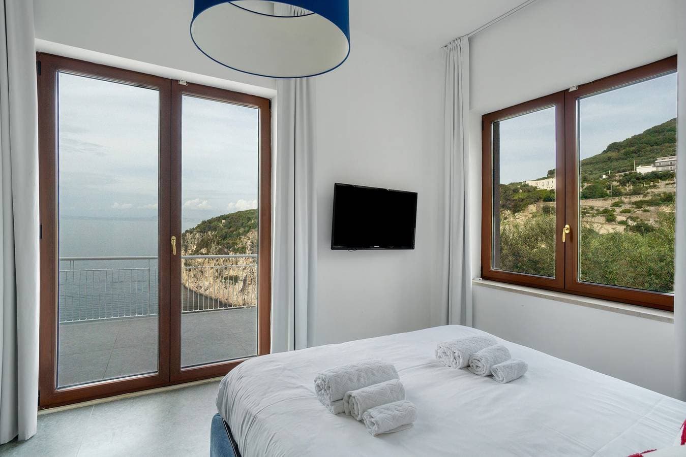 Foto 9 von 39: Luxury Villa – La Balena Blu mit Pool und Meerblick