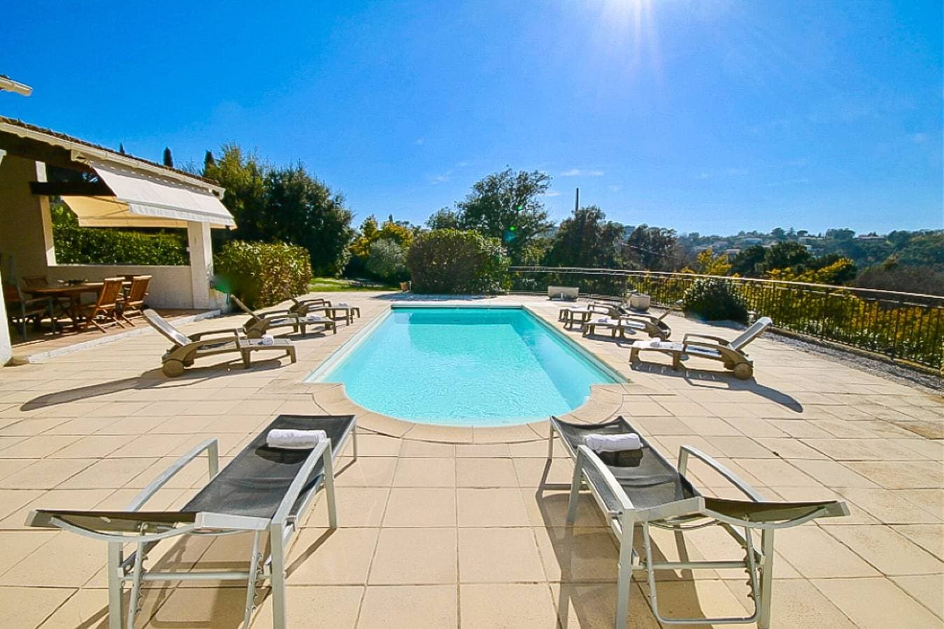 Foto 2 von 39: Villa für 8 Personen mit Terrasse