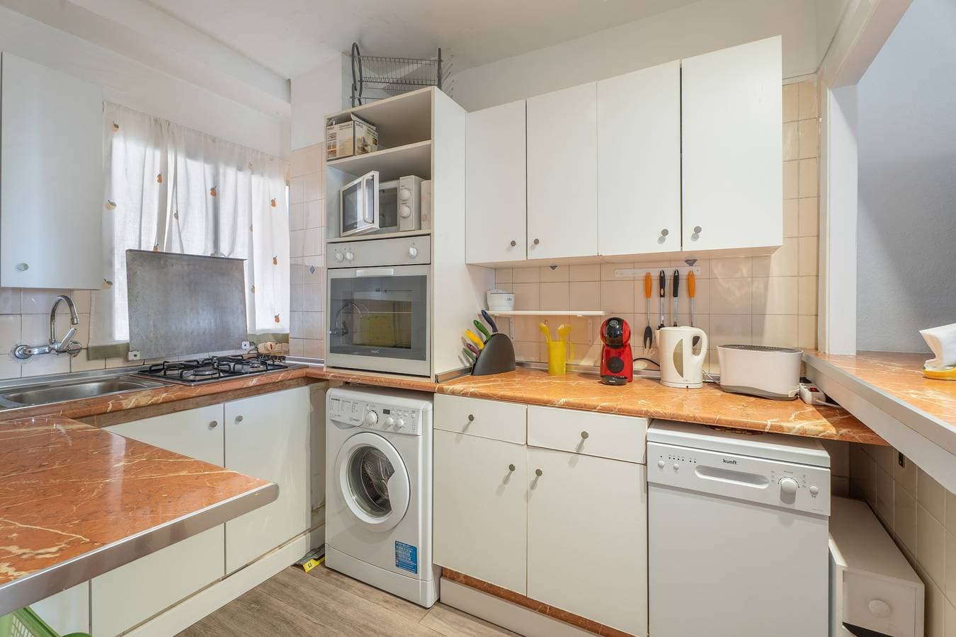 Foto 7 von 26: Ferienwohnung „Fantastisches 1-Schlafzimmer-Apartment mit Meerblick“, Pool & Klimaanlage