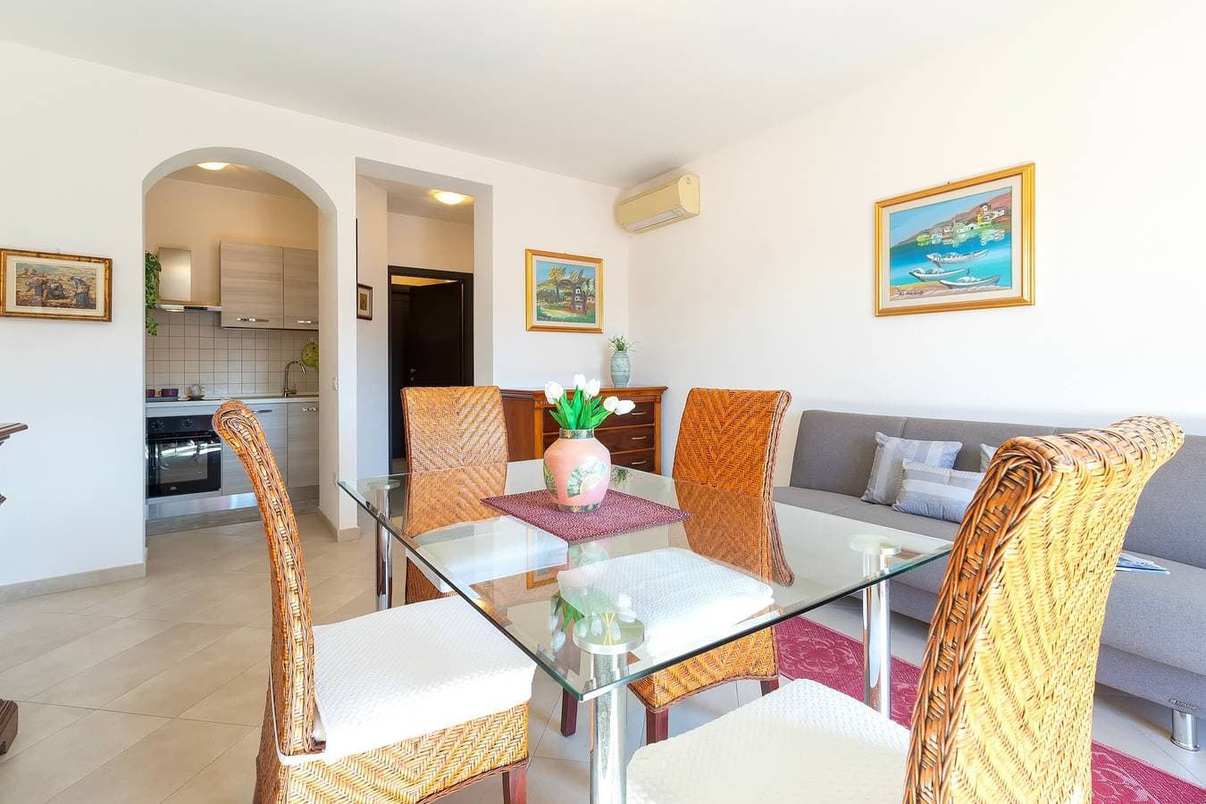 Foto 5 von 34: Ferienwohnung 'Charlie Beach' mit Meerblick, Balkon und Klimaanlage