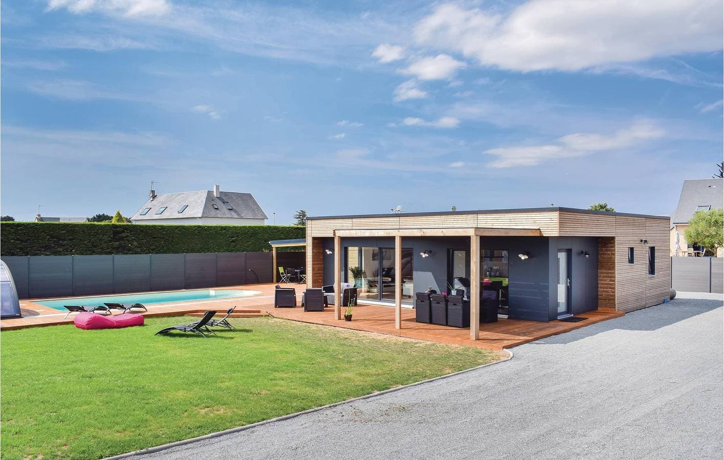 Foto 4 von 31: Paradies am Pool: Strand 2,5 km, Parkplatz, TV, Internet