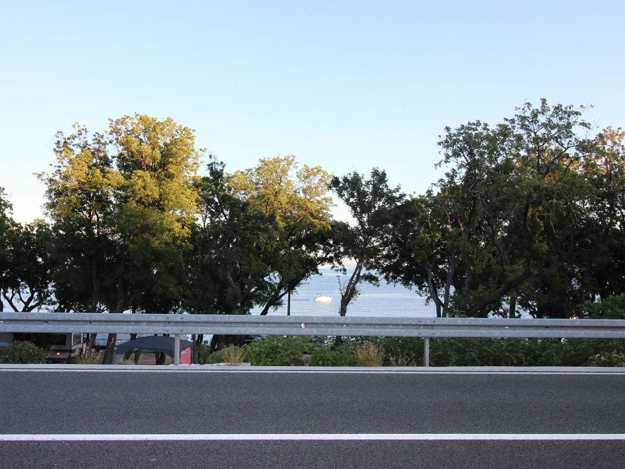 Foto 9 von 31: Am schönen Kieselstrand.