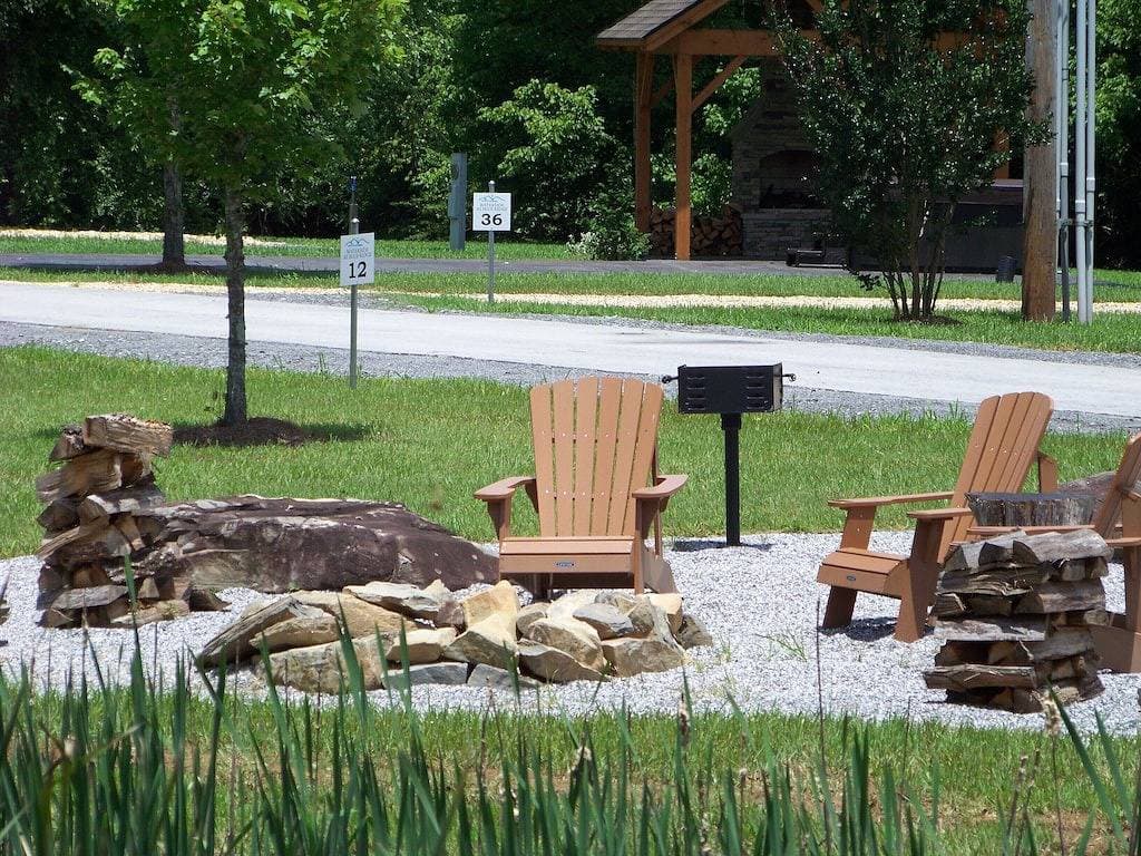 Foto 11 von 34: Glamping in Blue Ridge, Salzwasserpool, Whirlpool, asphaltierter Zugang, perfekte Lage