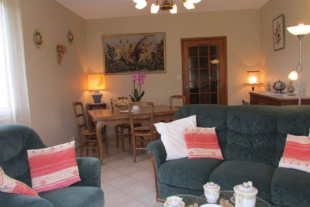 Foto 5 von 25: Im Perigord Noir Le Bugue Villa \"eingestuftes 3 ***\" in einem zur Schau getragenen und geblühten Garten.