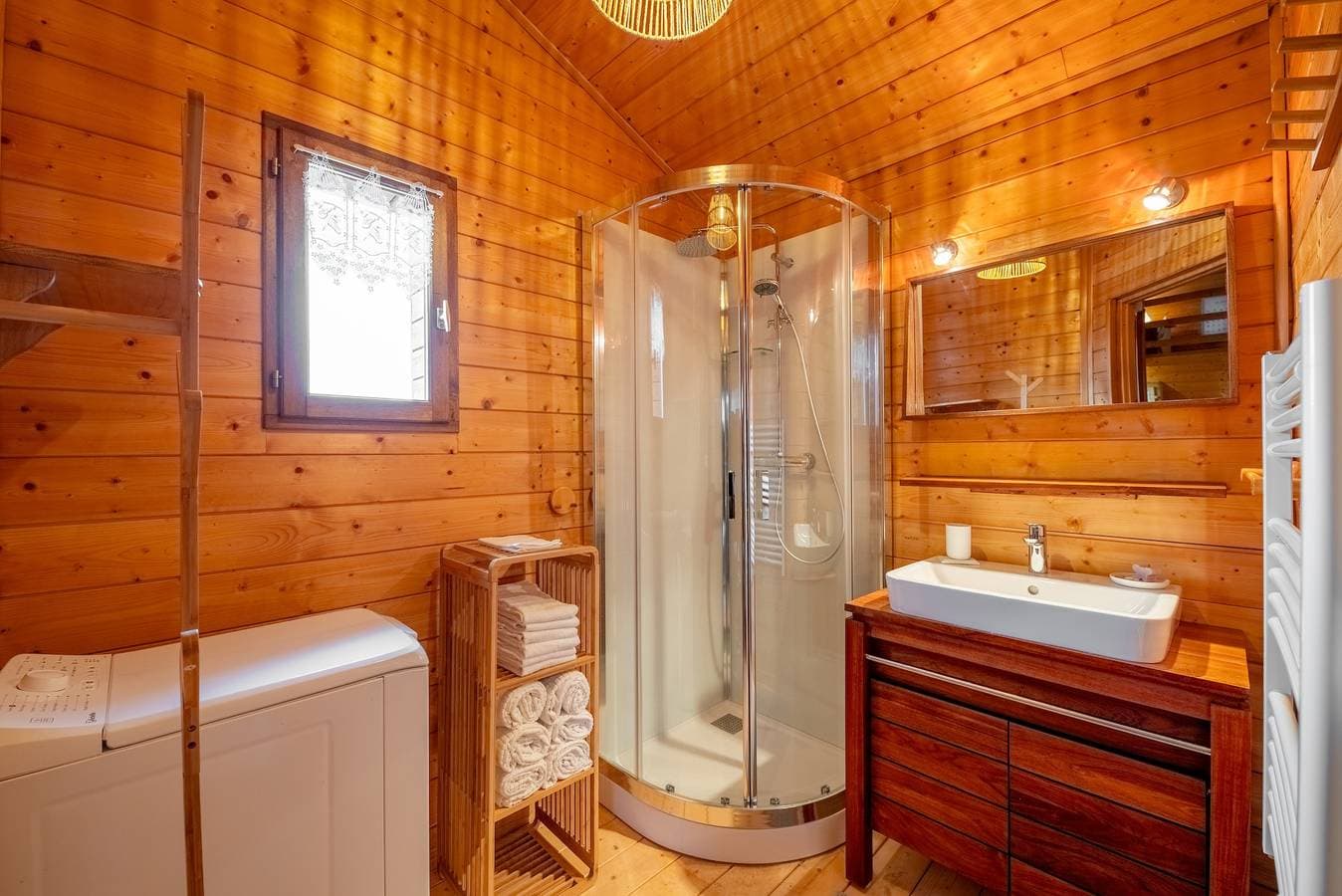 Foto 4 von 17: Chalet für 6 Personen mit Pool
