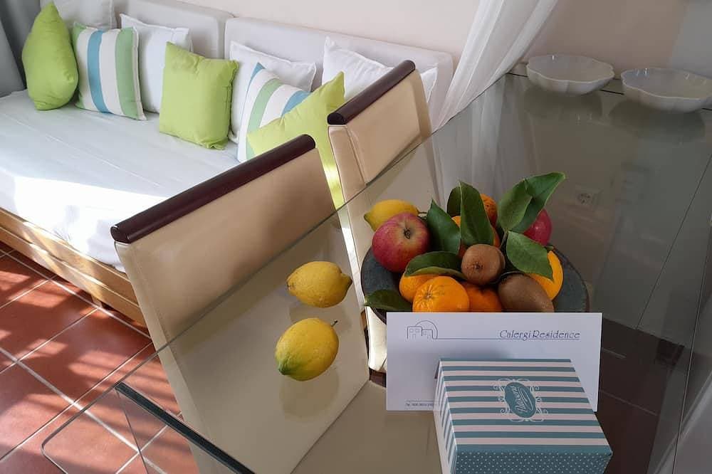 Foto 10 von 30: Farbiges Frini Apartment mit Blick auf den Pool in der Nähe von Rethymno auf Kreta