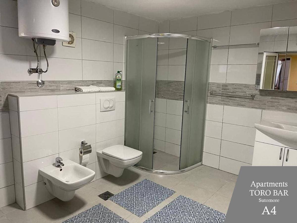 Foto 4 von 10: Double Room with Private Bathroom