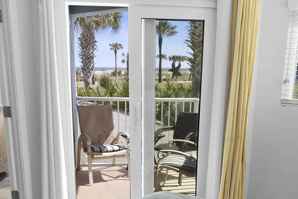 Foto 6 von 50: Wohnung mit Meerblick 1 Schlafzimmer | Weg zum Jacksonville Strand | Pool + Kingsuite