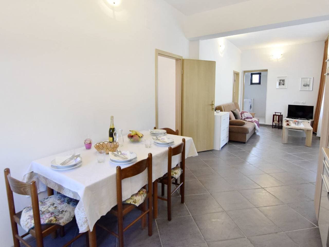 Foto 13 von 38: Zweizimmerwohnung mit großer Terrasse in Grupija