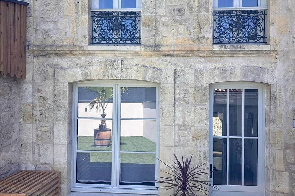 Foto 6 von 19: Luxury two-bedroom apartment with private spa & garden