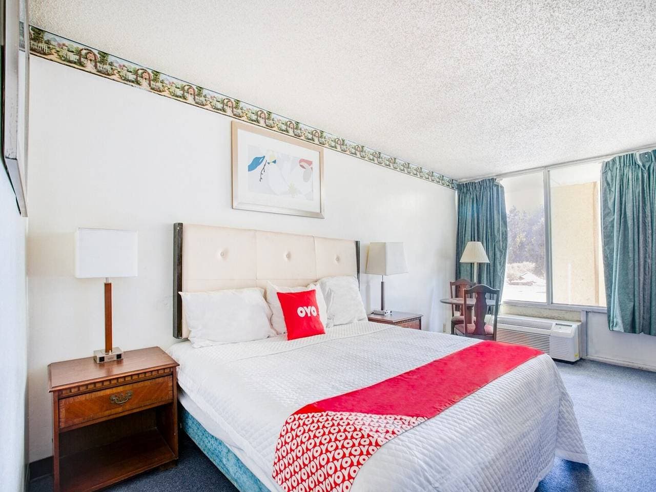 Foto 2 von 9: Petersburg, Virginia | Kingsize-Bett | Rauchen