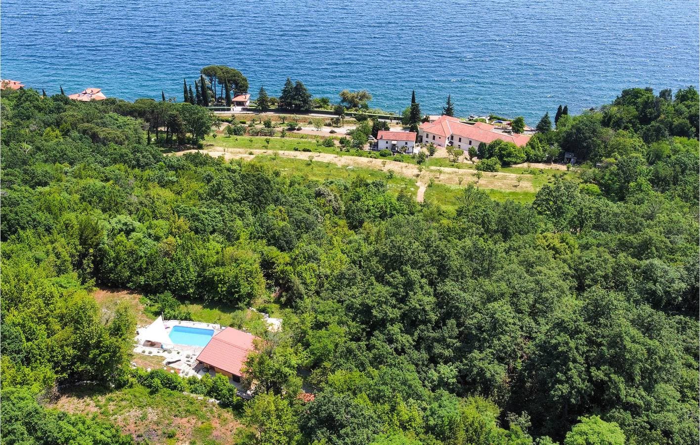 Foto 3 von 36: Apartment am Meer mit beheiztem Pool, Parkplatz und Terrasse