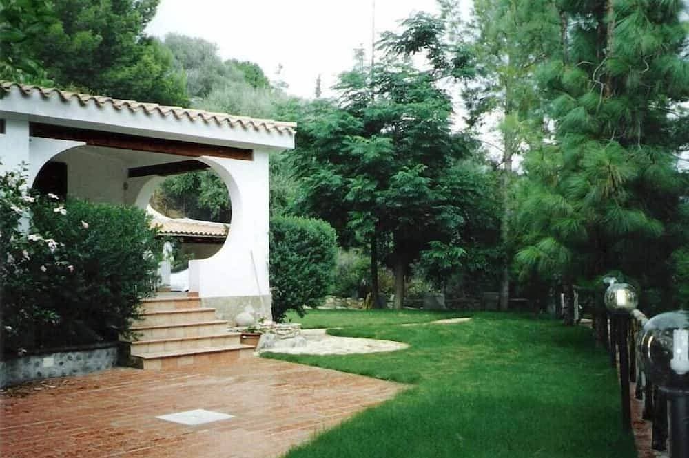 Foto 10 von 30: Unabhängige Villa mit exklusivem Grundstück Garten