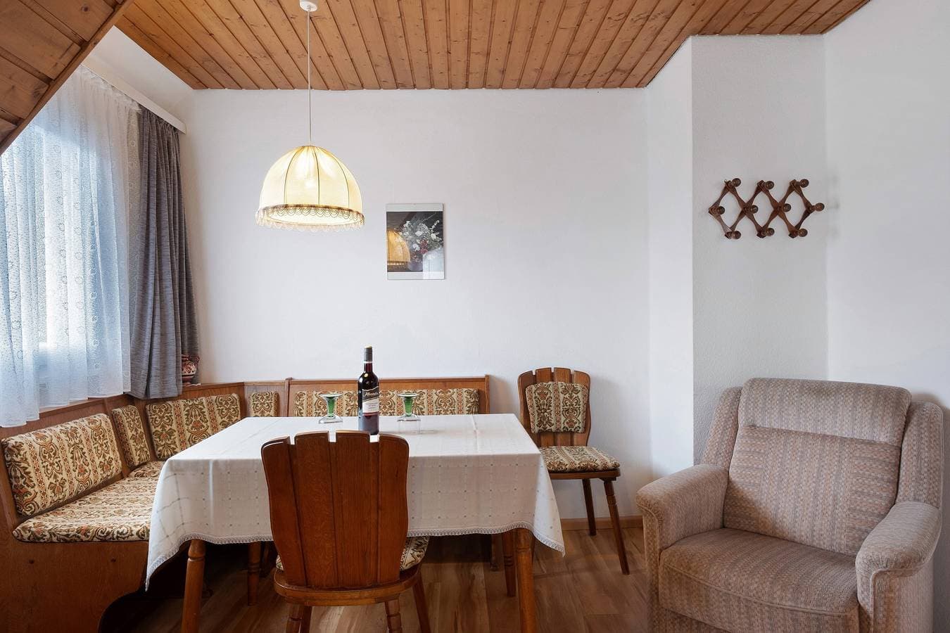 Foto 6 von 23: Ferienwohnung '2' mit Bergblick, Gemeinschaftsgarten und WLAN