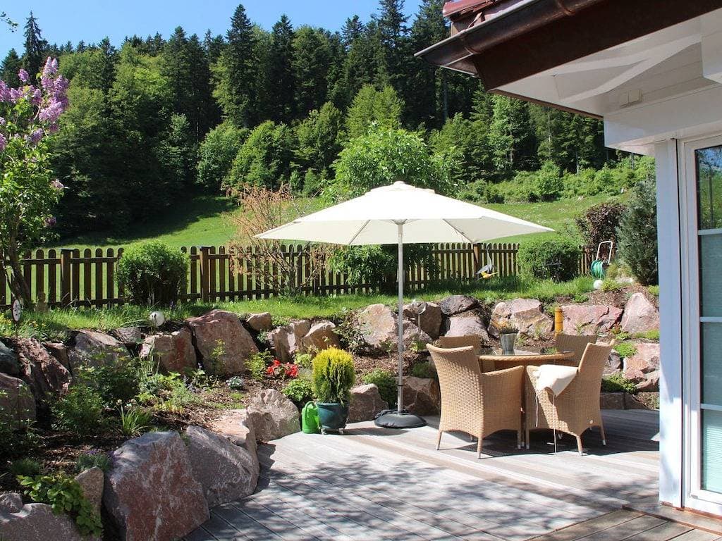Foto 4 von 28: Rosengarten im Ferienhaus Carola