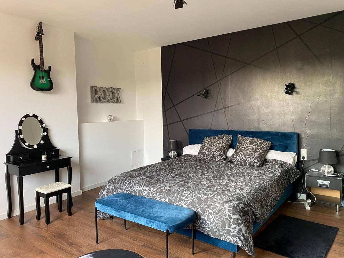 La Fermette - Chambre ROCK! de 45m2 avec lit king-size proche d'Arras 1