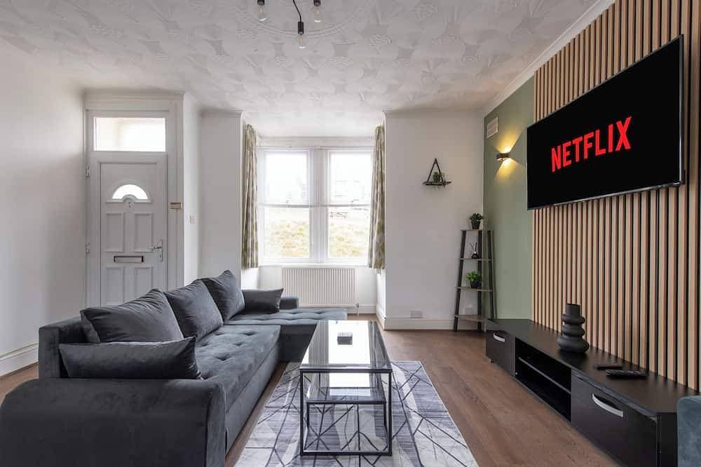 Foto 12 von 27: Modern 3-Bed | Sleeps 8 | Fast WiFi | Parking | Pool Table