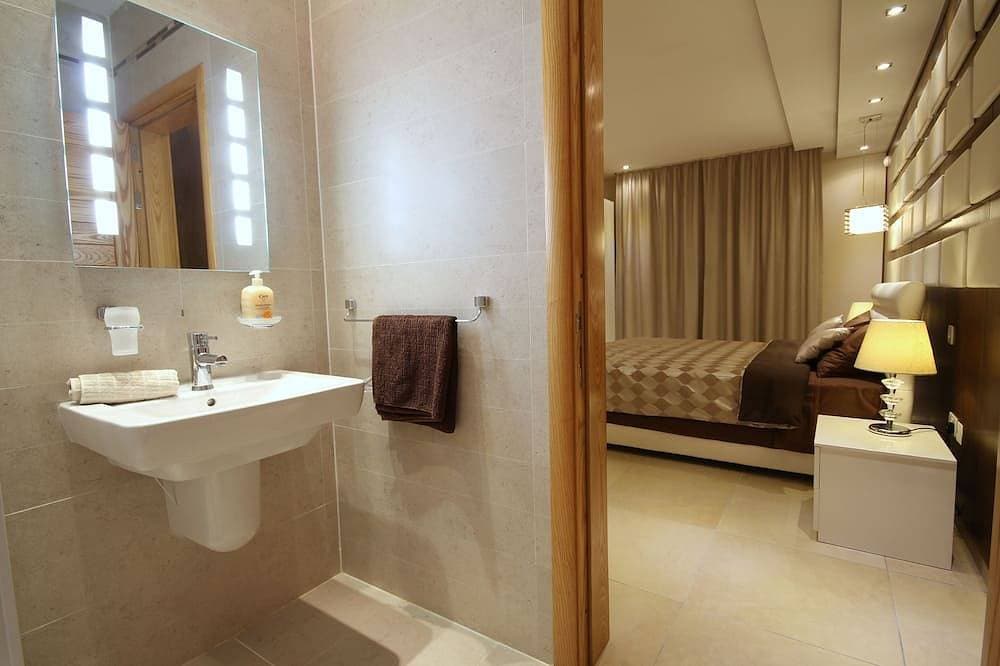 Foto 8 von 22: Elegante, gehobene und geräumige Eckwohnung mit 2 Schlafzimmern und Gemeinschaftspool