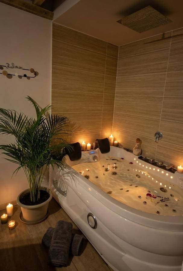 Foto 4 von 21: Deluxe Suite with Spa Bath