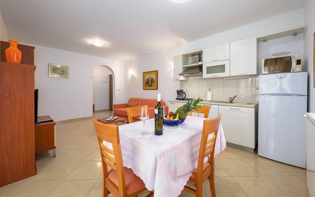 Foto 12 von 54: Ferienwohnung in Bašanija mit Terrasse, Klimaanlage, W-Lan (113-2)