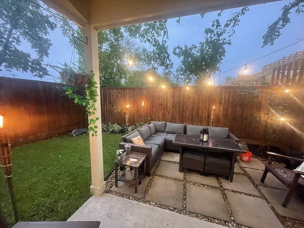 Foto 12 von 15: Beautiful and spacious home off Main Street!