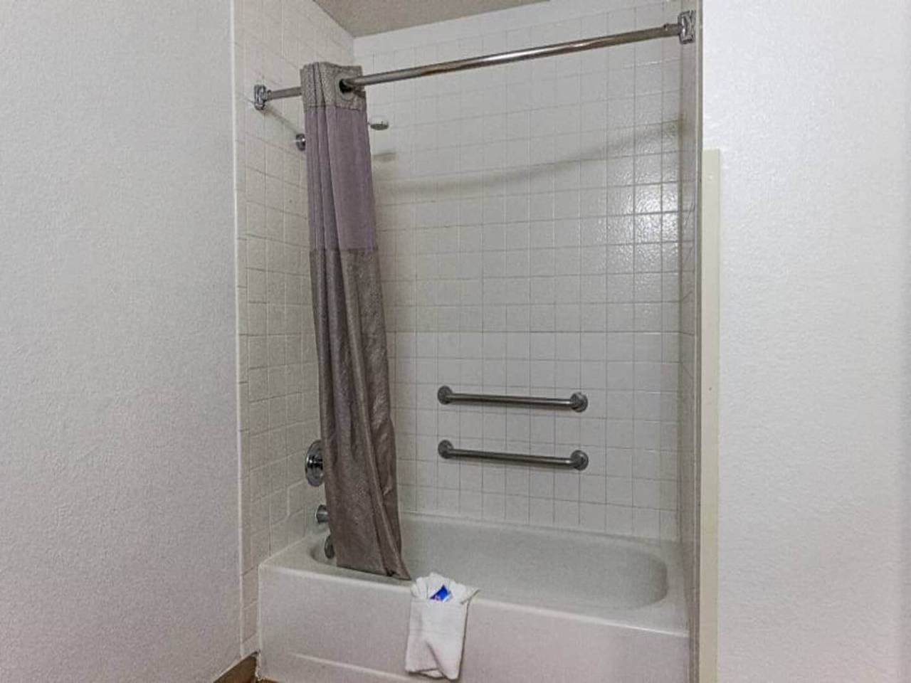 Foto 13 von 33: 2 Queensize-Betten | Raucher, Mikrowelle