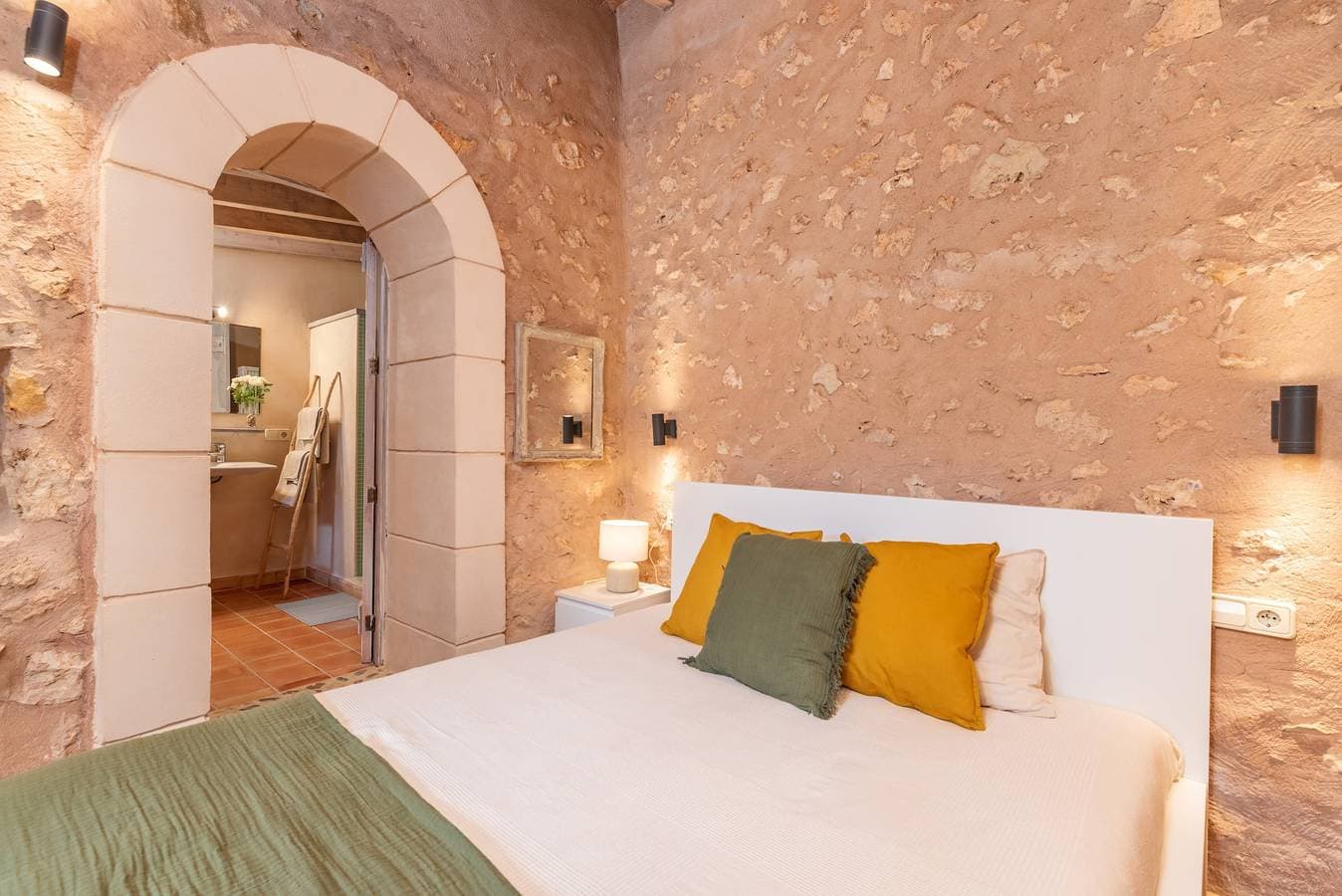 Foto 5 von 22: Ferienhaus 'Groc' mit Bergblick, Gemeinschaftspool und Wi-Fi