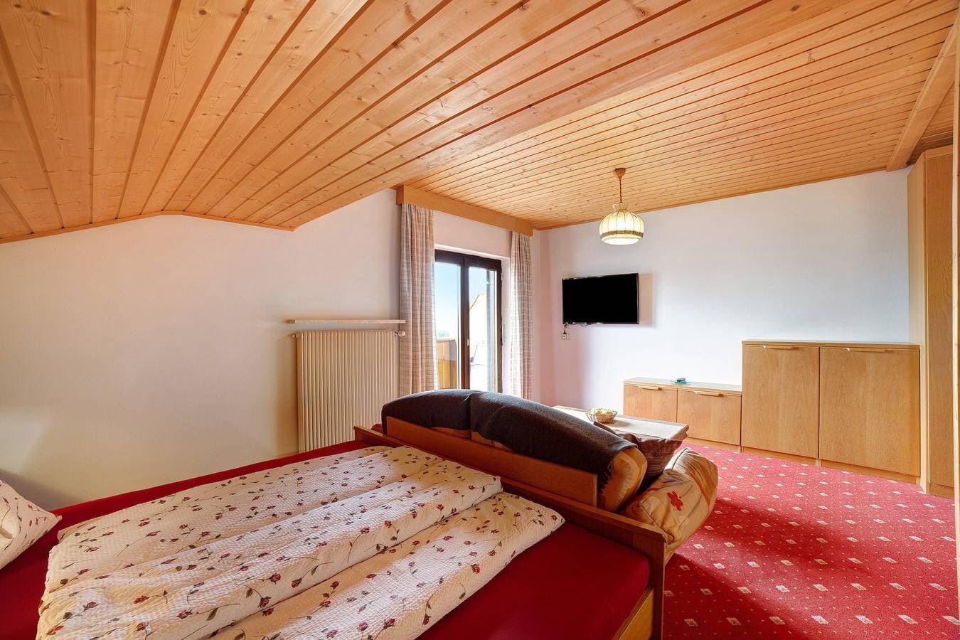 Foto 8 von 22: Ferienwohnung 'Sankt Corbinian 3' mit Bergblick, Balkon und Gemeinschaftsgarten