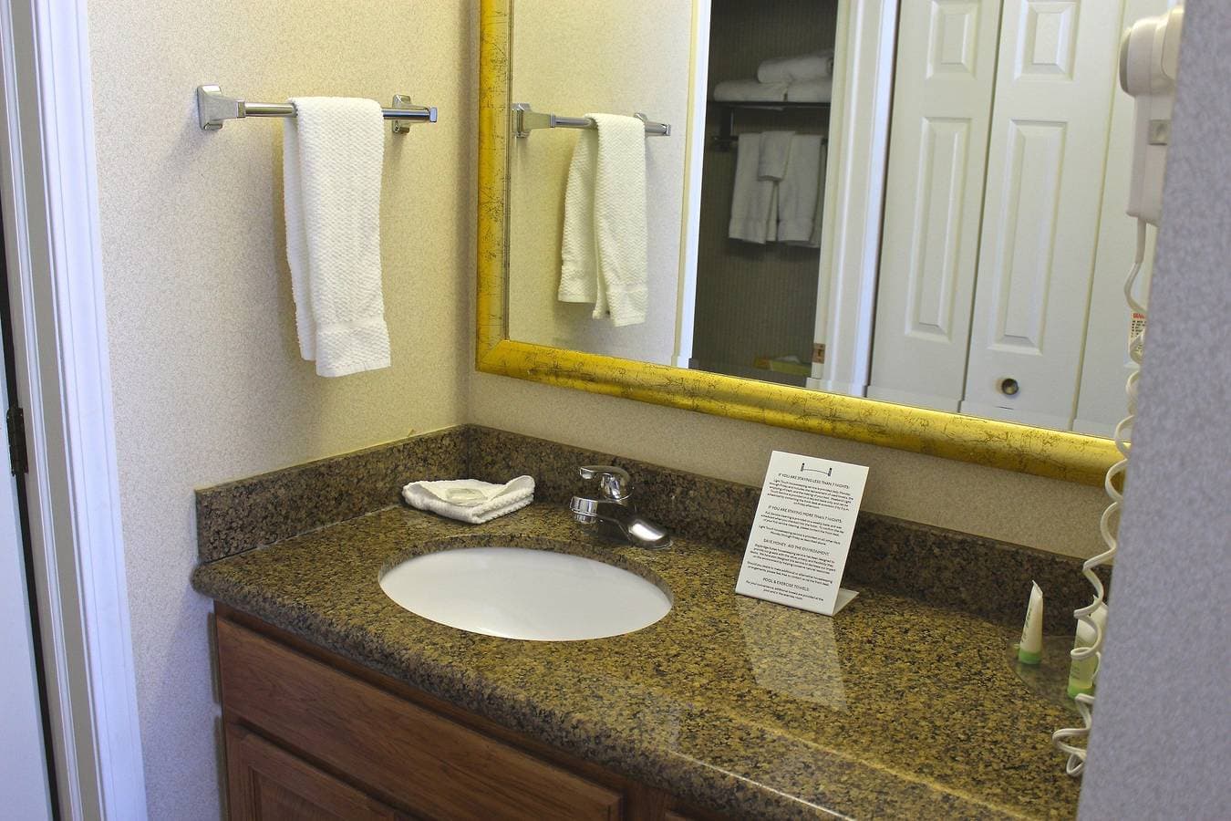 Foto 4 von 19: Staybridge Suites Grand Rapids - Airport