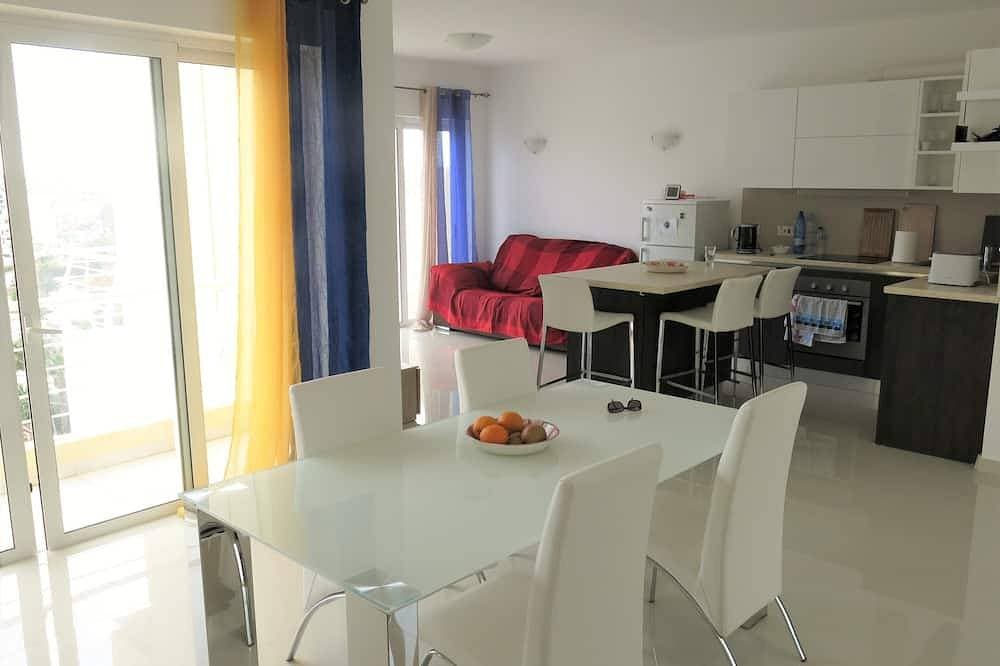 Foto 7 von 30: Modern, well equipped 2 bedroom penthouse, terrace with stunning harbour view.