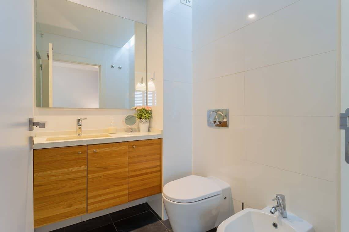 Foto 11 von 45: Spacious Lisbon Haven w/ Lift, Garage & Ev Access