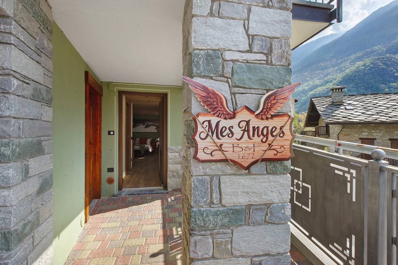 Foto 3 von 27: Monolokal 'Mes Anges Perloz' mit Bergblick, privater Terrasse und WLAN