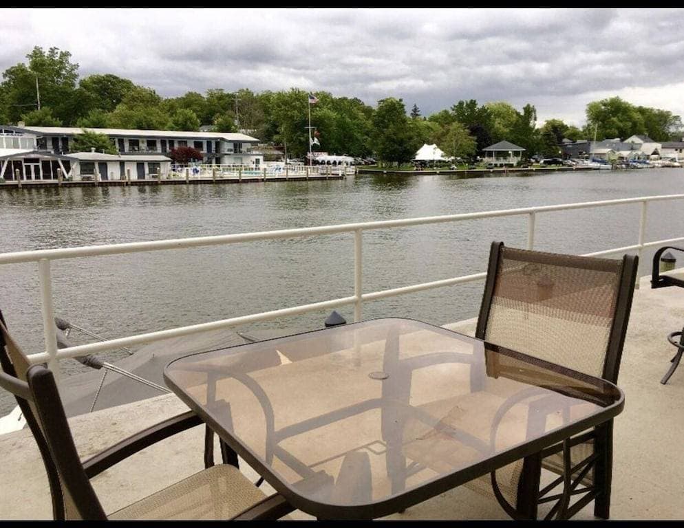 Foto 6 von 8: Couples Waterfront Condo Saugatuck Kayak-Beach-hike-kayak  Outdoor Heated Pool